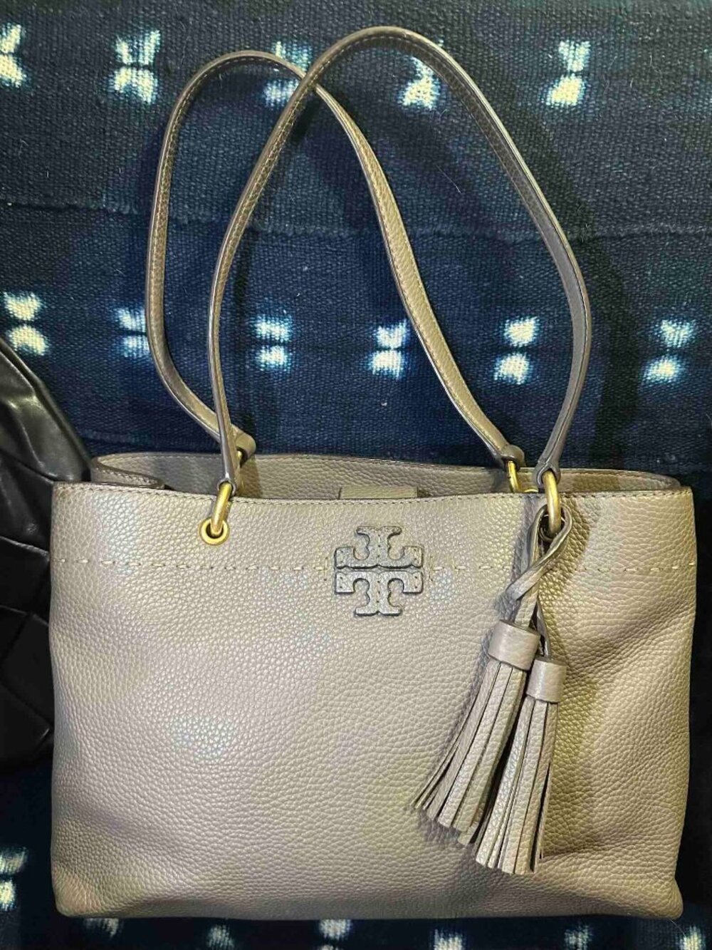 EUC TORY BURCH Mcgraw Triple Compartment Leather satchel Grey Seal Mink color